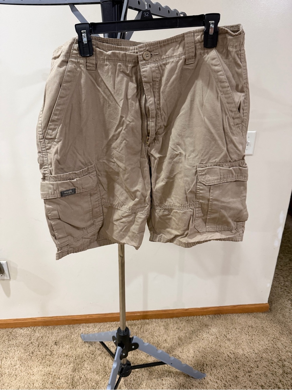 Wrangler Men's Cargo Shorts in Beige/Tan